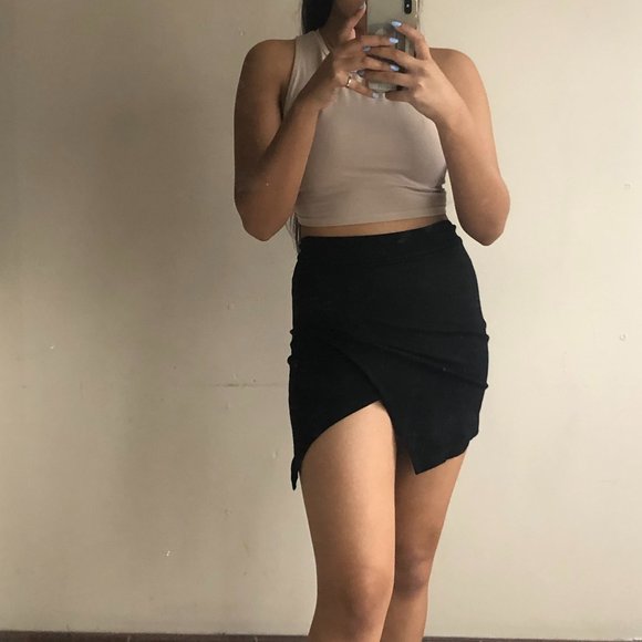 Black Envelope Skirt - Picture 2 of 3